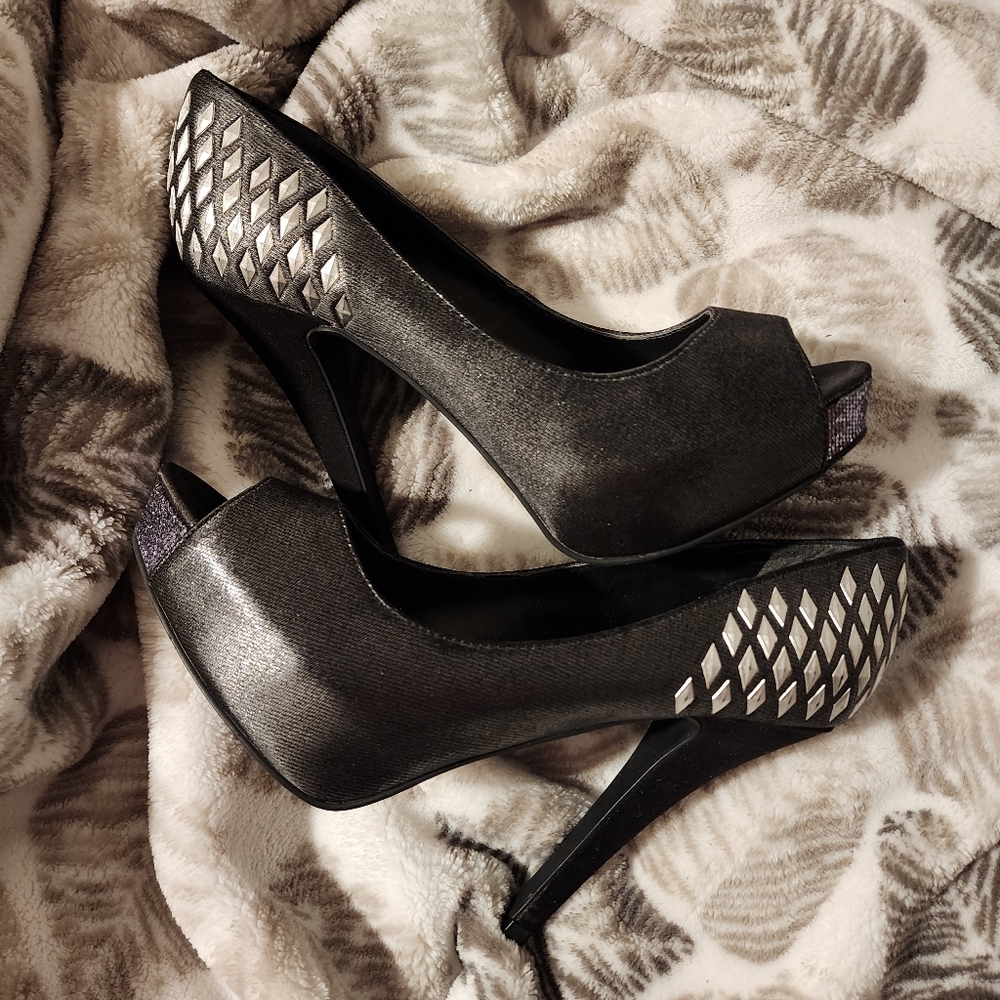 G BY GUESS HEELS